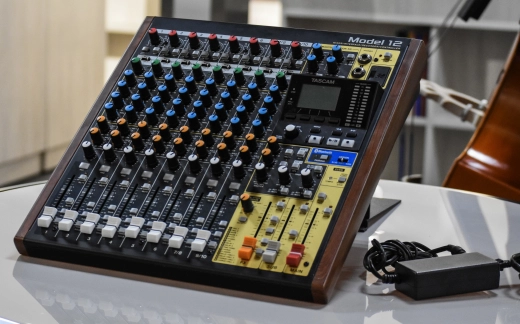 Tascam - MODEL 12 3